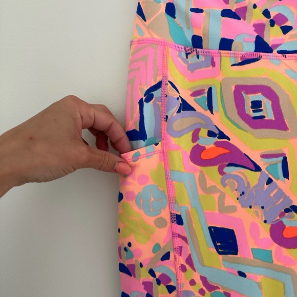 Lilly Pulitzer Weekender Luxletic Cropped Leggings in Pink Plantain 26123 - Picture 4 of 11